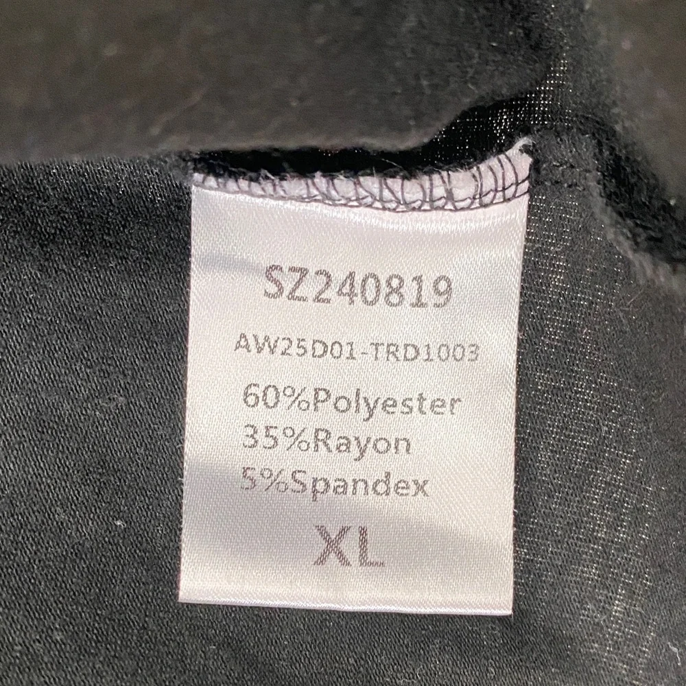 Elegant Black Short Sleeve Women's Tee - Picture 5 of 5